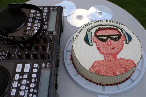 aqensimet: Happy Birthday Music Cake