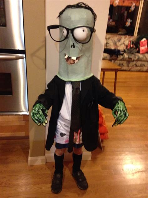 Newspaper zombie from plants vs zombies. Paper mâché costume, hand made, Halloween fun ...