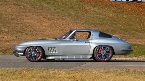 This 1967 Chevy Corvette C2 Is The Textbook Definition Of Restomod ...