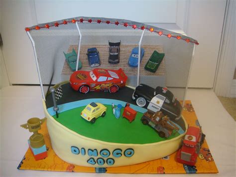 Lightning McQueen cake | Lightning mcqueen cake, Mcqueen cake, Cake