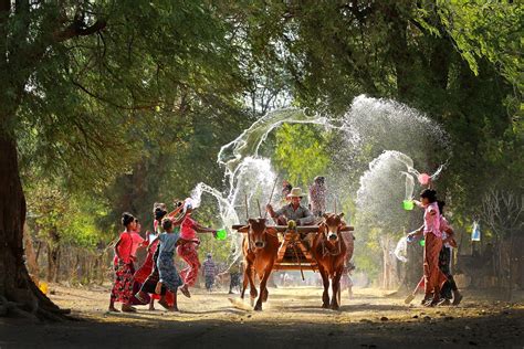 Lịch sử và ý nghĩa của lễ hội té nước cầu may đầu năm ở Myanmar