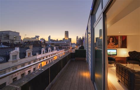 Hard Days Night Hotel balcony suite england - Distincte