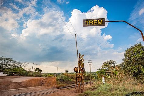 Premium Photo | Railtrack crossing the mountains. minas gerais, brazil.