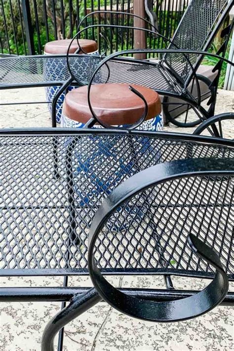 How to Paint Outdoor Metal Furniture - Maison de Pax