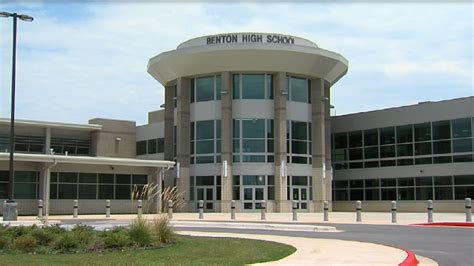 Benton School District clears schools after receiving email threat | KATV