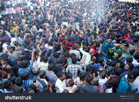 Mumbai Maharashtra India September 06 Crowd Stock Photo 409752370 ...