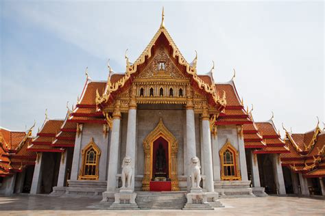 Do's and Don'ts When Visiting Buddhist Temples - Travel Tips