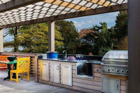 40 Outdoor Kitchen Pergola Ideas for Covered Backyard Designs