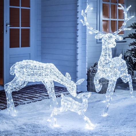 Outdoor Lighted Reindeer | Home Inspiration