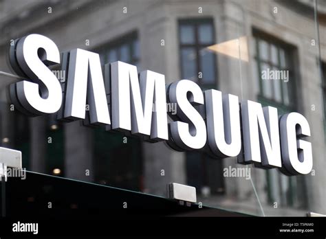 Samsung sign above a Samsung retail outlet in Oxford Street, London, UK ...