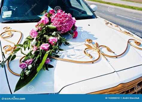 Elegance Wedding Limousine Car with Floral Decoration Stock Photo ...