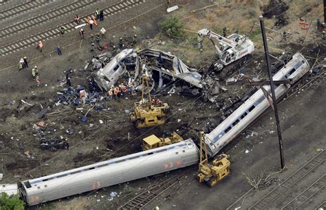 Deadly Amtrak wreck blamed on distracted engineer | NewBostonPost