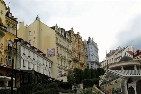 karlovy-vary-historical-houses – To do in Prague