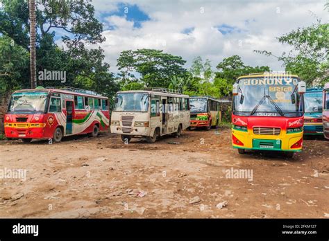 BOGRA, BANGLADESH - NOVEMBER 7, 2016: Buses at Sariakandi Ghat bus ...