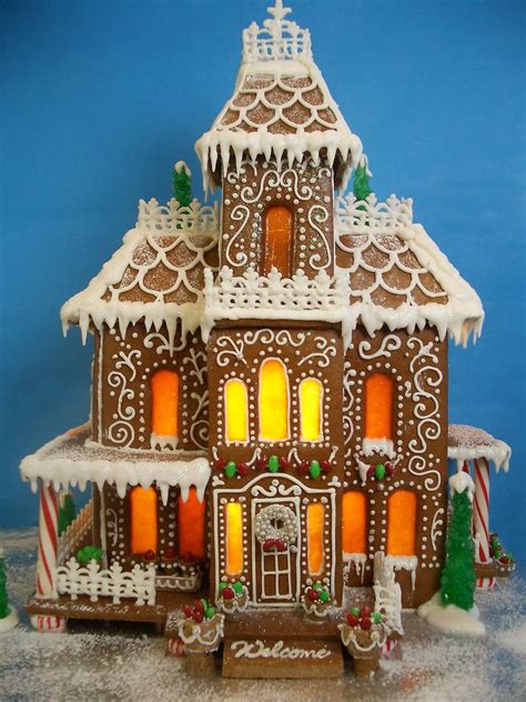 20 Amazing Gingerbread House Ideas - Fun Money Mom