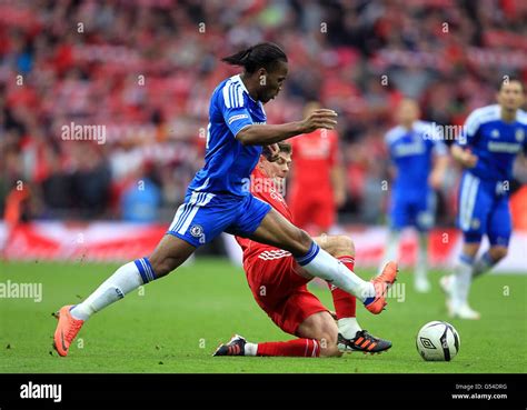 Liverpools left to right steven gerrard hi-res stock photography and images - Alamy