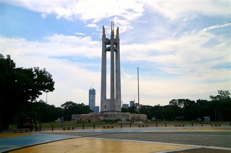 Photo Walk: Quezon Memorial Circle - Living in the Moment