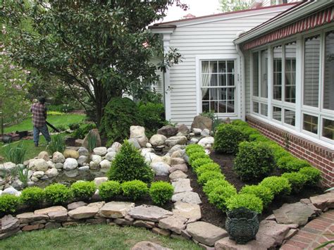 Boxwood Hedge Landscaping Ideas — Randolph Indoor and Outdoor Design