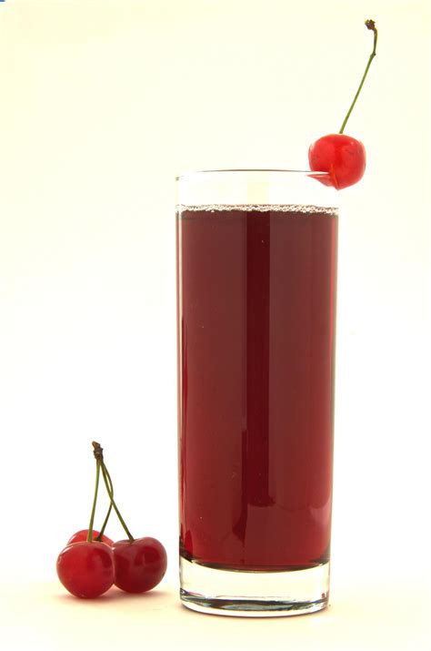 New study: Tart cherry juice reduced post-rac | EurekAlert!