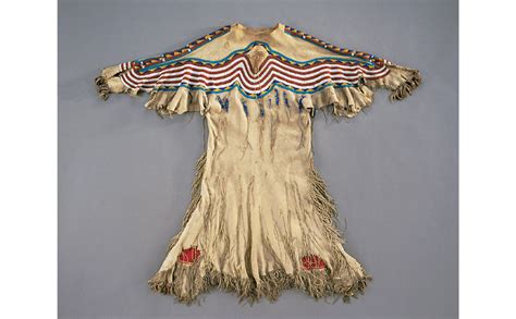 Native American Clothing: An Illustrated History : Brasser, Theodore ...