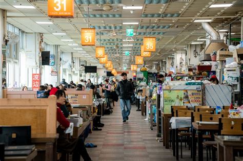 What to Eat and See in Jagalchi Market: Busan's TOP Seafood Market