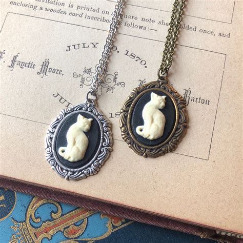 Cat Cameo Necklace | Ragtrader Vintage