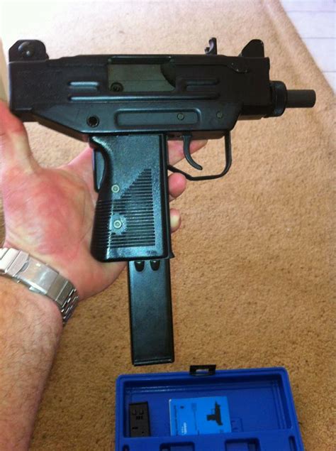 9mm Uzi Sold At Florida Gun Show No Background Check - Business Insider