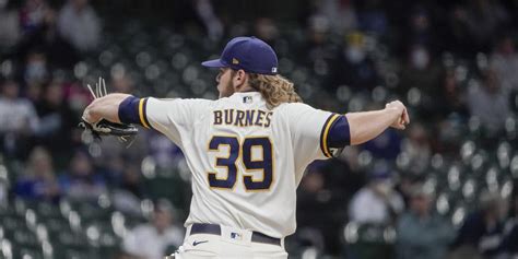 Corbin Burnes succeeds by pitching without windup