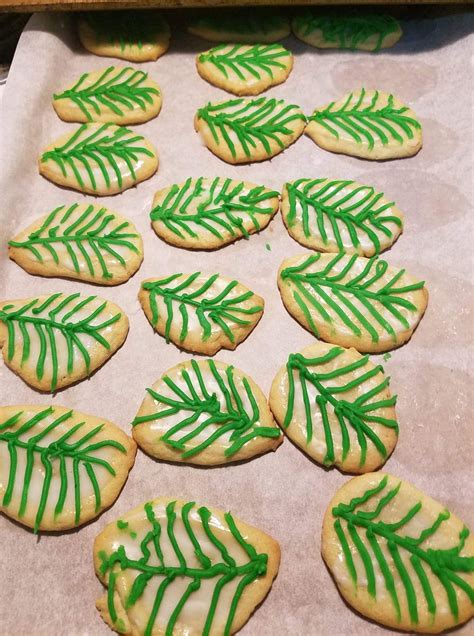 Sunday School Snacks, Triumphal Entry, Palm Sunday Crafts, Leaf Cookies, Dot Markers, Holy Week ...