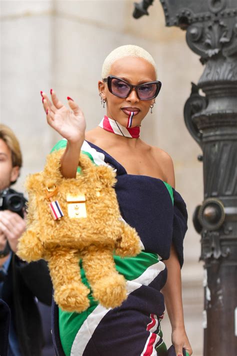 Doja Cat Wore Eyelashes As A Beard And Goatee To Paris Fashion Week ...