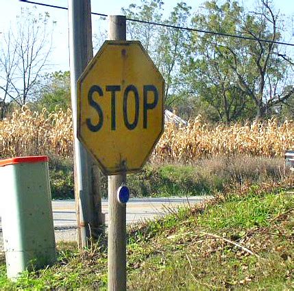 yellow stop sign | Changed to white on red in 1954. Many mov… | Flickr