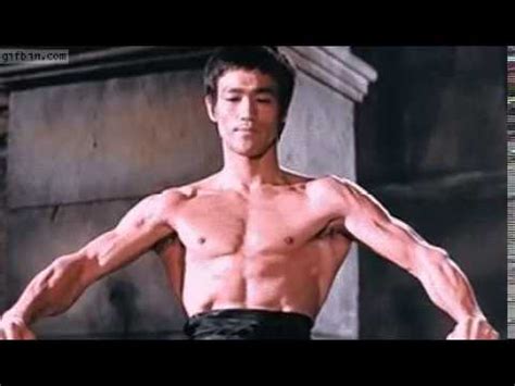 bruce lee flexing muscles - YouTube