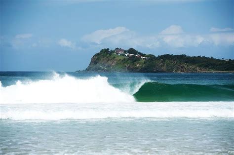 Forster Beach Surf Photo by Woody Gocch | 7:10 am 12 Dec 2011