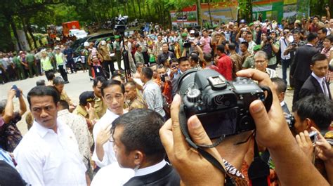 Central Java Governor Ganjar Pranowo Editorial Stock Photo - Image of protest, blora: 54290398