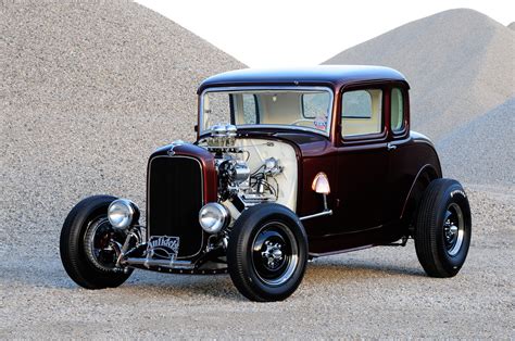 Hemi-Powered 1932 Ford Deuce Coupe Packs Punch - Hot Rod Network