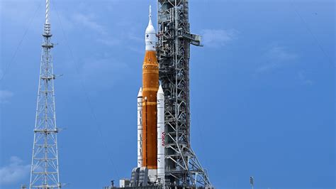 How and When to Watch NASA’s Giant Rocket Launch to the Moon - The New ...