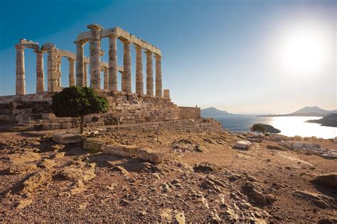 Templos griegos y romanos con vistas al Mediterráneo