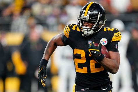 Pittsburgh Steelers' Najee Harris Part of RB Group Looking to Change ...