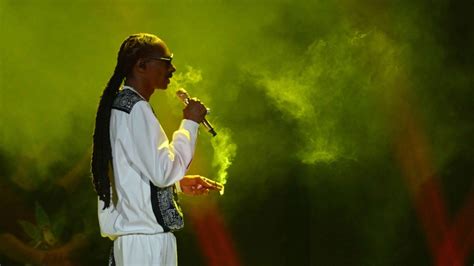 Snoop Dogg partners with smokeless fire pits brand – NBC Los Angeles