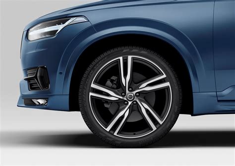 Volvo Shows Off New XC90 R-Design