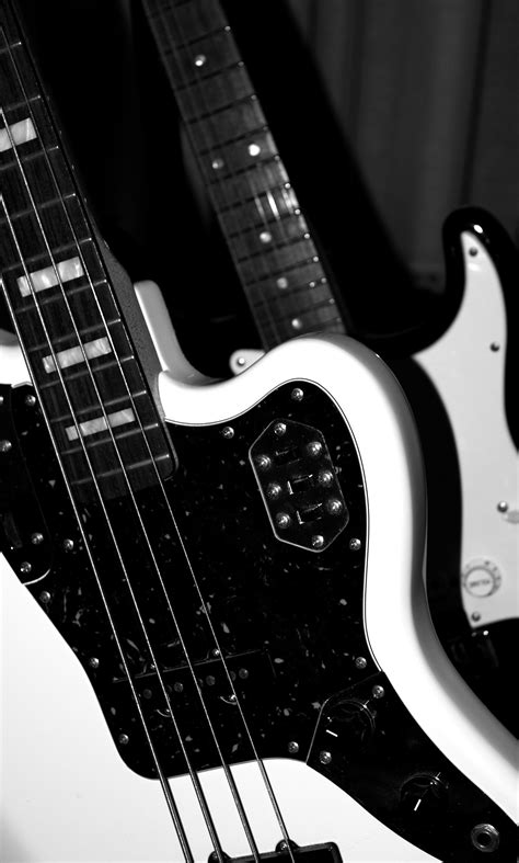 white black and silver 4 stringed electric bass guitar free image | Peakpx