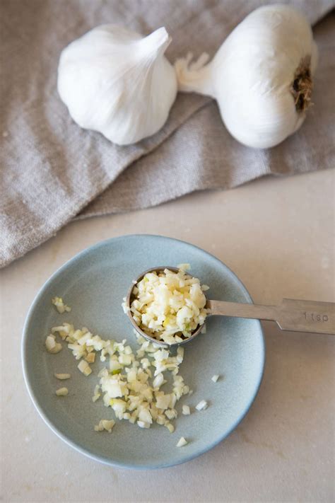 How to Mince Garlic