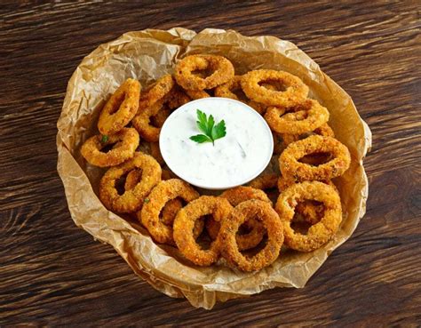 Onion Rings With Bloomin’ Onion Dipping Sauce Recipe | foodies.pk