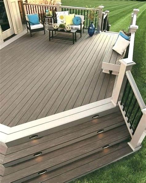 Trex decking with two-toned border and transcend composite railing. Built to la #bathroomdesign ...