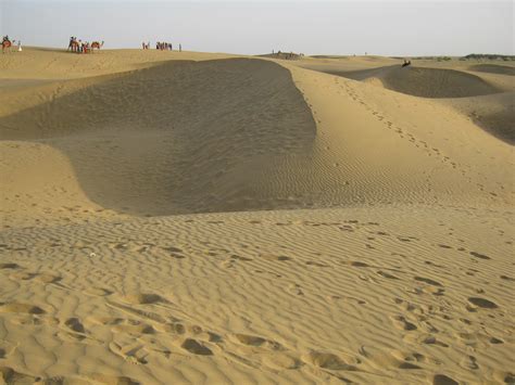 File:Sand dunes of thar desert.jpg - Wikimedia Commons