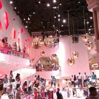 H&M - Clothing Store in The Strip
