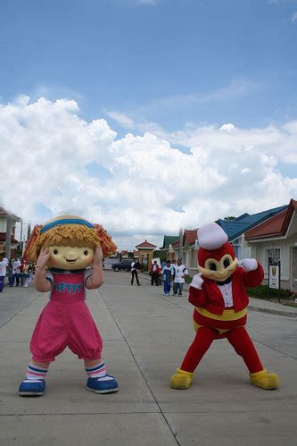 Abby's mascot library: Jollibee and Hetty