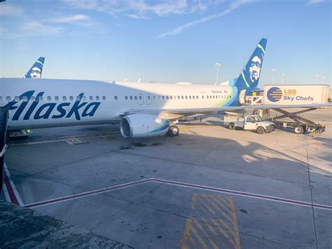 Review of Alaska Airlines transcon coach on a Boeing 737-900 - The ...