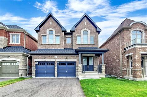 21 Betty May Crescent East Gwillimbury | Zolo.ca