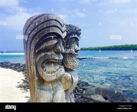 Tiki statues on the Big Island of Hawaii Stock Photo - Alamy